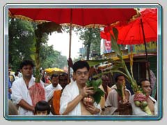 Navapatrika alias Kala Bou Procession of Baghbazar Haldarbari on streets