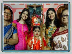 Kumari with other members of Baghbazar Haldarbari
